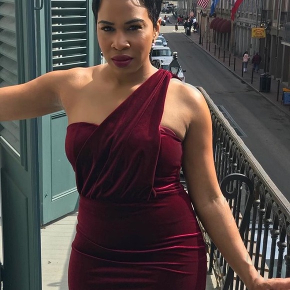 Velvet One Shoulder Burgundy Stylish Dress - Picture 3 of 3